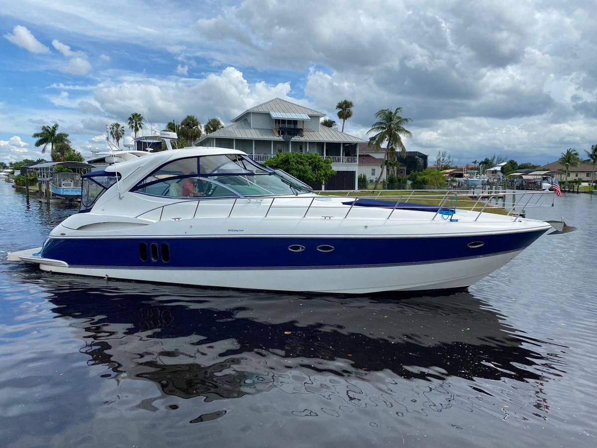 2006 Cruisers Yachts 52 
