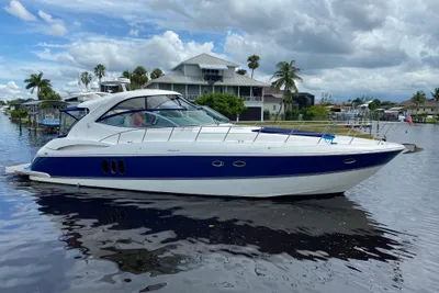 Cruisers Yachts 52 Express