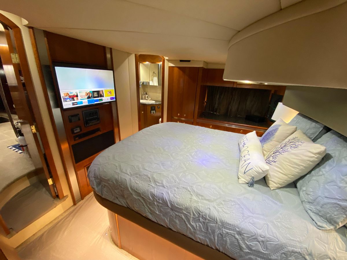 2006 Cruisers Yachts 52 