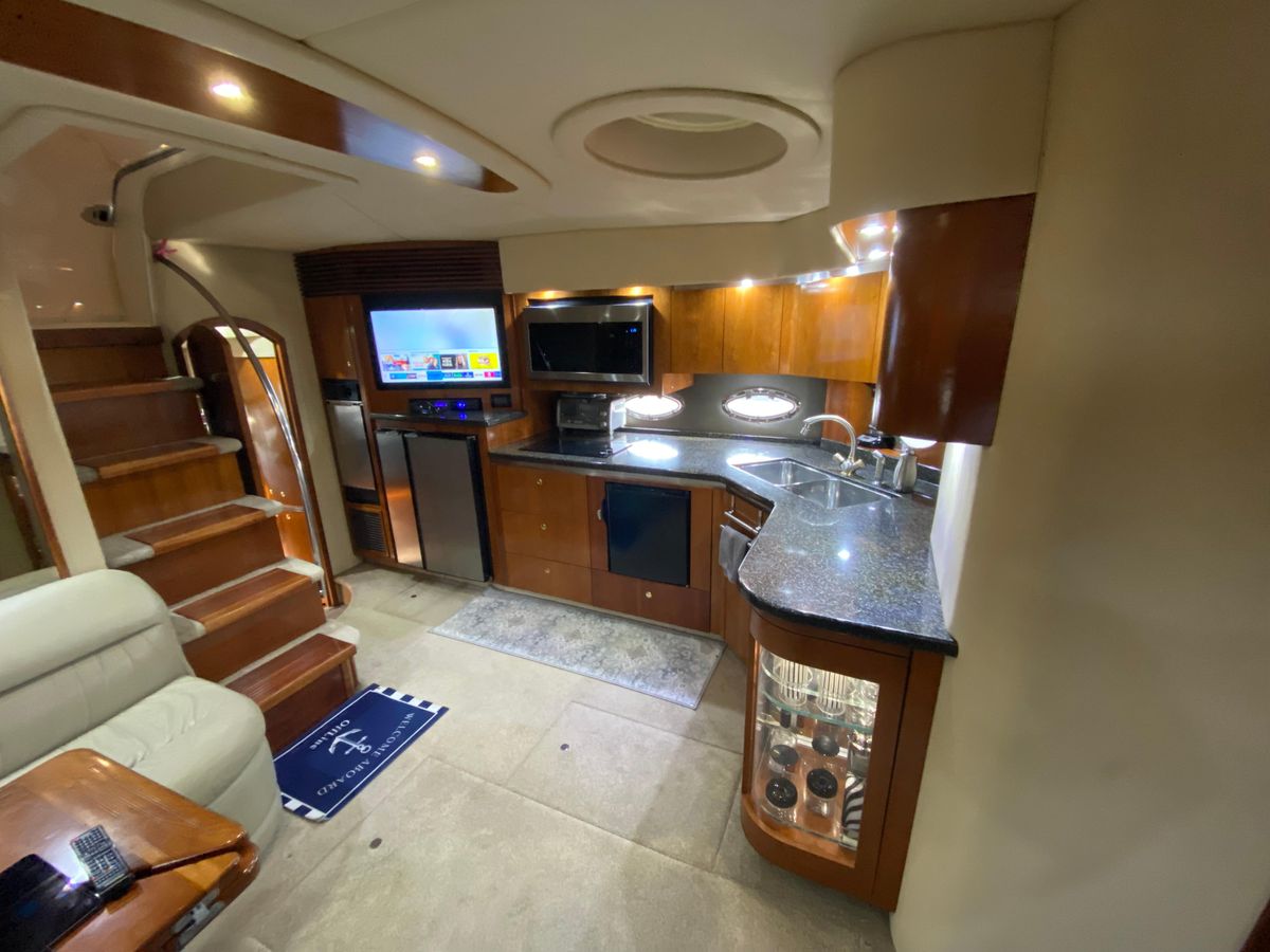 2006 Cruisers Yachts 52 