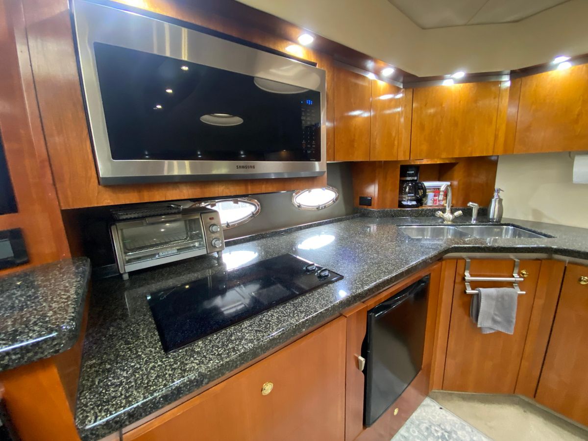 2006 Cruisers Yachts 52 