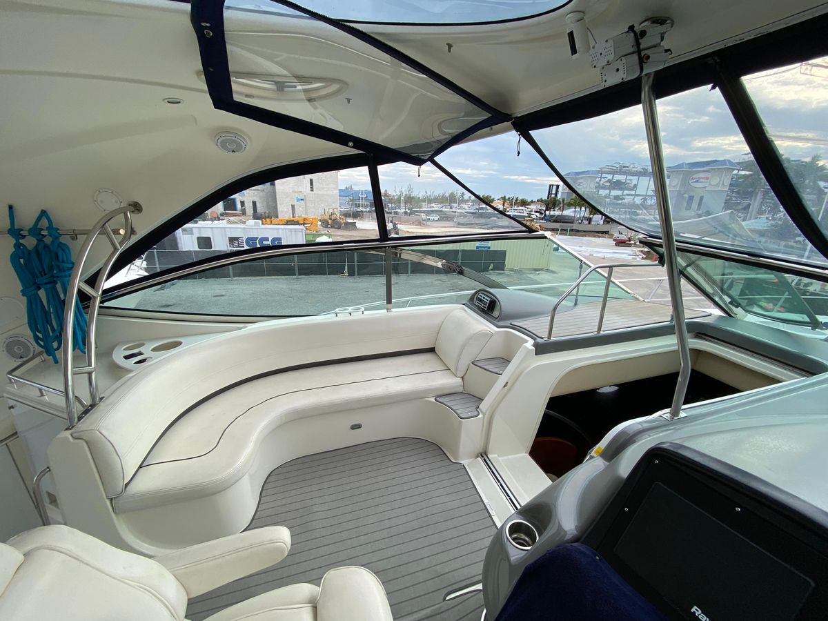 2006 Cruisers Yachts 52 