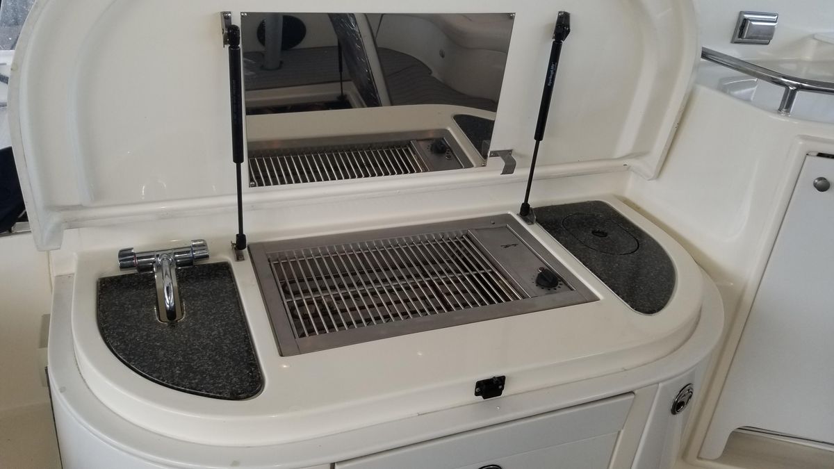 2006 Cruisers Yachts 52 