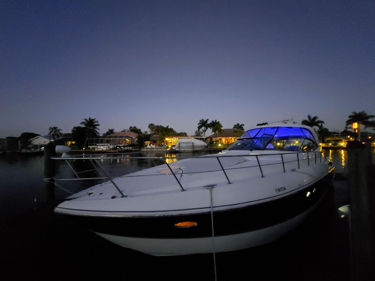 2006 Cruisers Yachts 52 