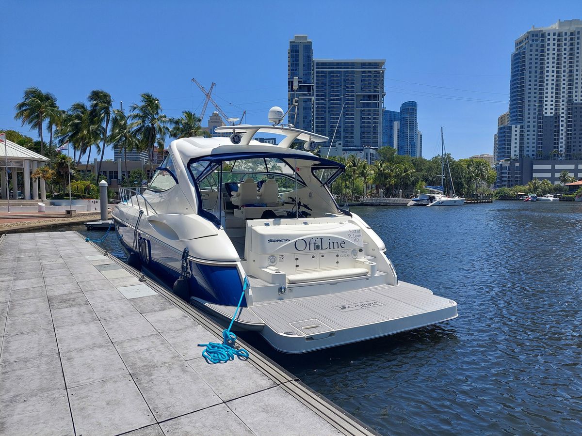 2006 Cruisers Yachts 52 
