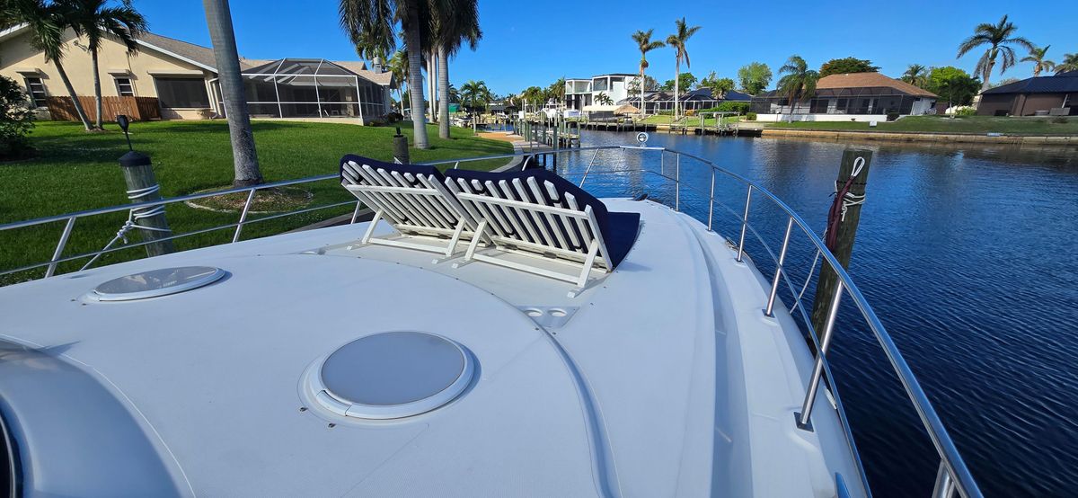 2006 Cruisers Yachts 52 