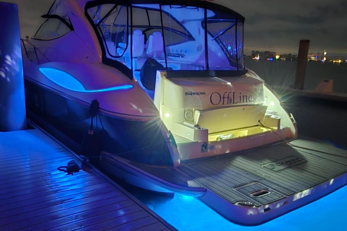 2006 Cruisers Yachts 52 