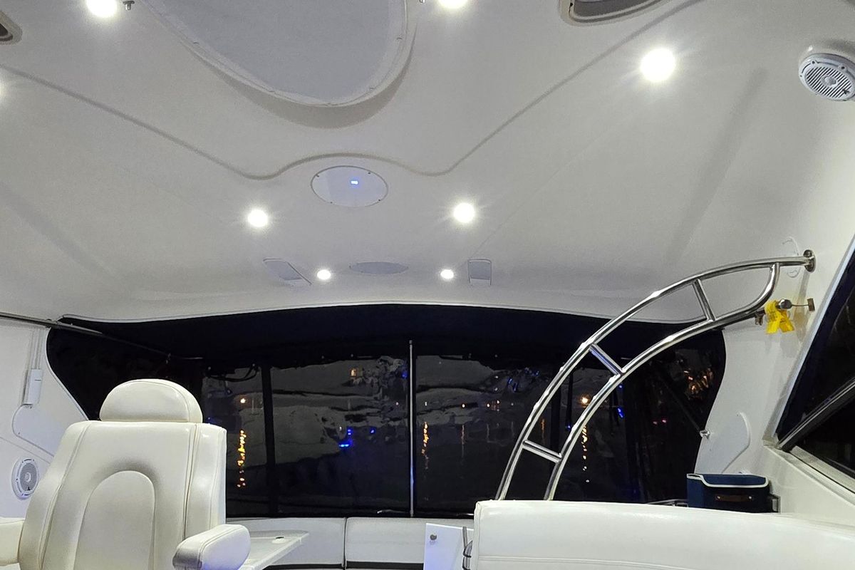 2006 Cruisers Yachts 52 