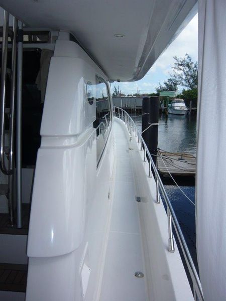 2004 Symbol Flush Deck Motoryacht