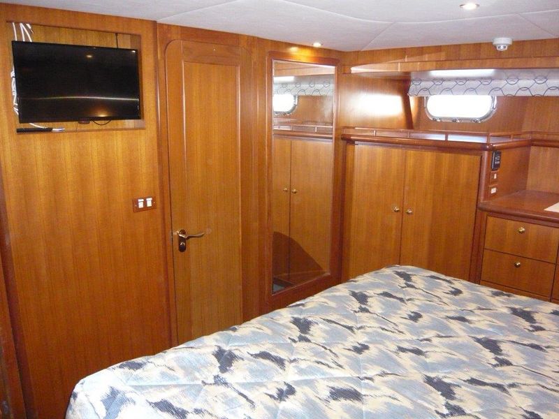 2004 Symbol Flush Deck Motoryacht