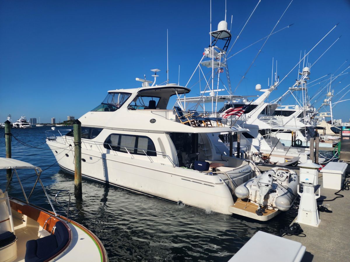 2006 Carver 56 
