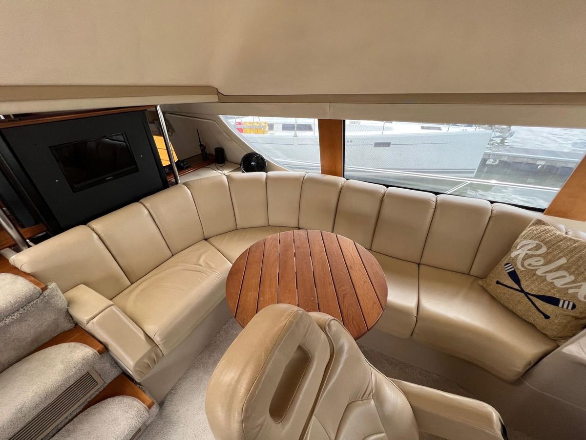 2006 Carver 56 