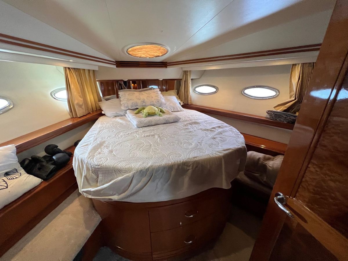 2006 Carver 56 