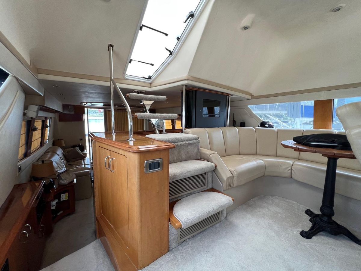 2006 Carver 56 