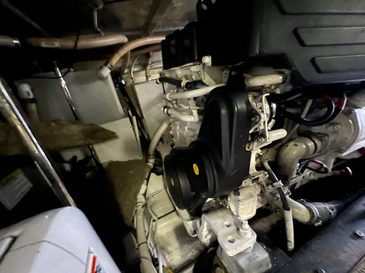 2006 Carver 56 