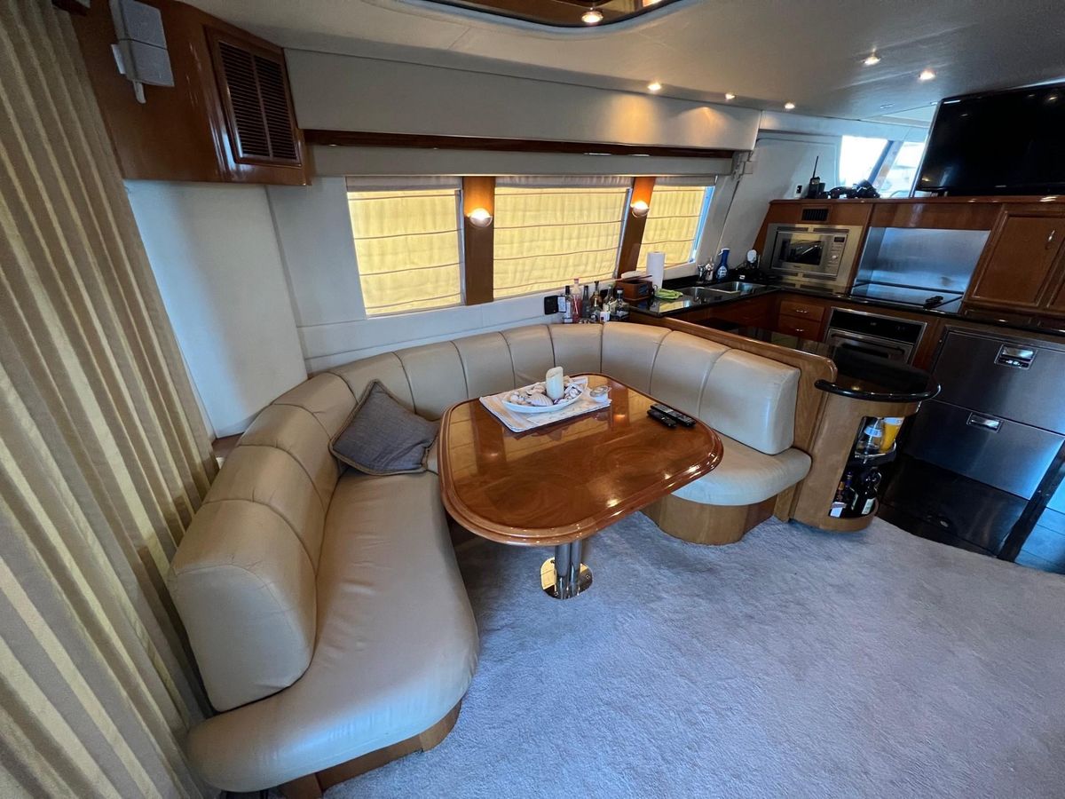 2006 Carver 56 