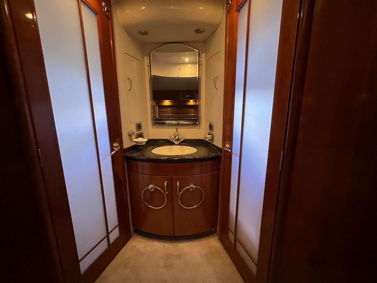 2006 Carver 56 