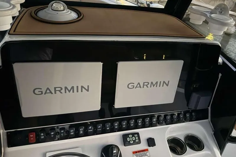  Yacht Photos Pics 2021 Sea Hunt Gamefish 30 dashboard with dual Garmin displays and controls.