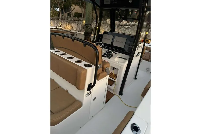  Yacht Photos Pics 2021 Sea Hunt Gamefish 30 Forward Seating boat interior with Garmin navigation system.