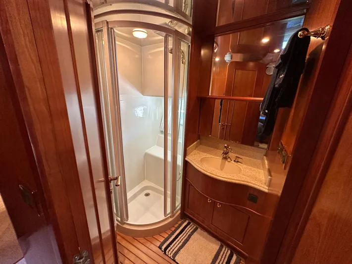 Safari Yacht Photos Pics 