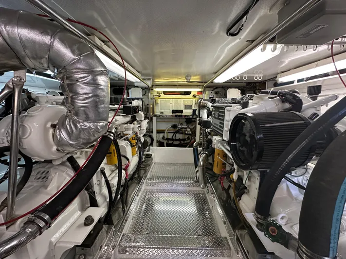 Safari Yacht Photos Pics 