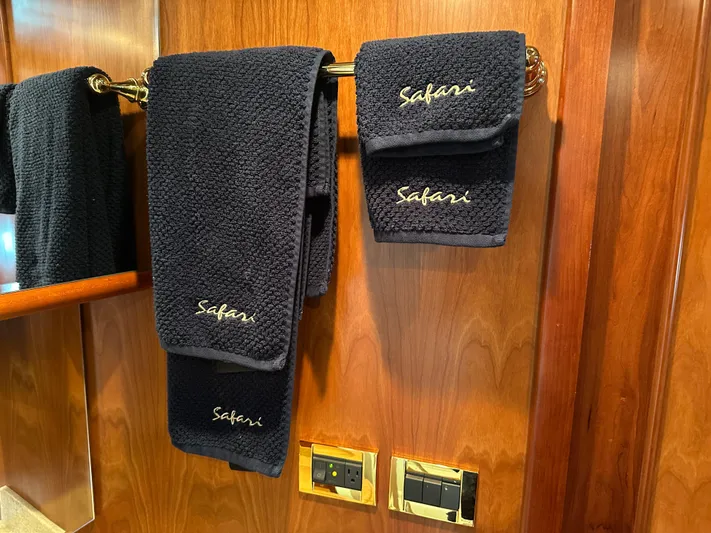 Safari Yacht Photos Pics 