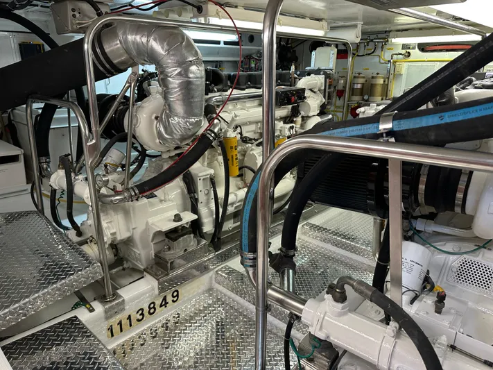 Safari Yacht Photos Pics 