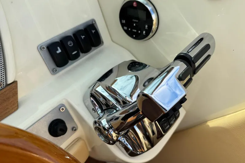  Yacht Photos Pics Close-up of 2013 Chris-Craft Launch 28 boat controls and dashboard.