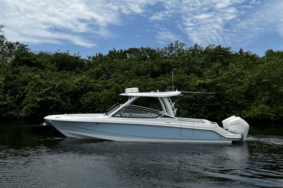 2021 Boston Whaler 280 Vantage