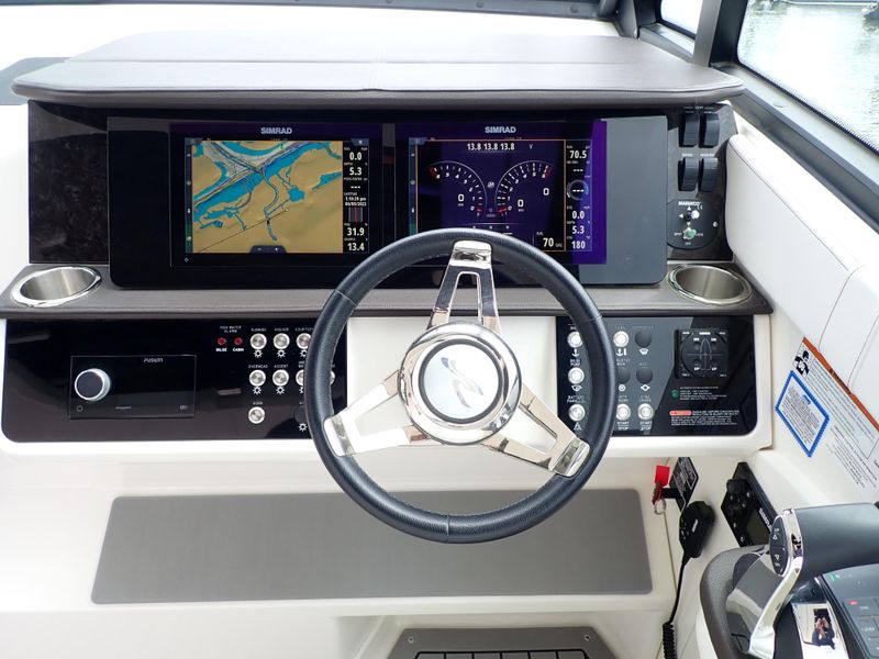 2021 Sea Ray 320 SUNDANCER COUPE OB