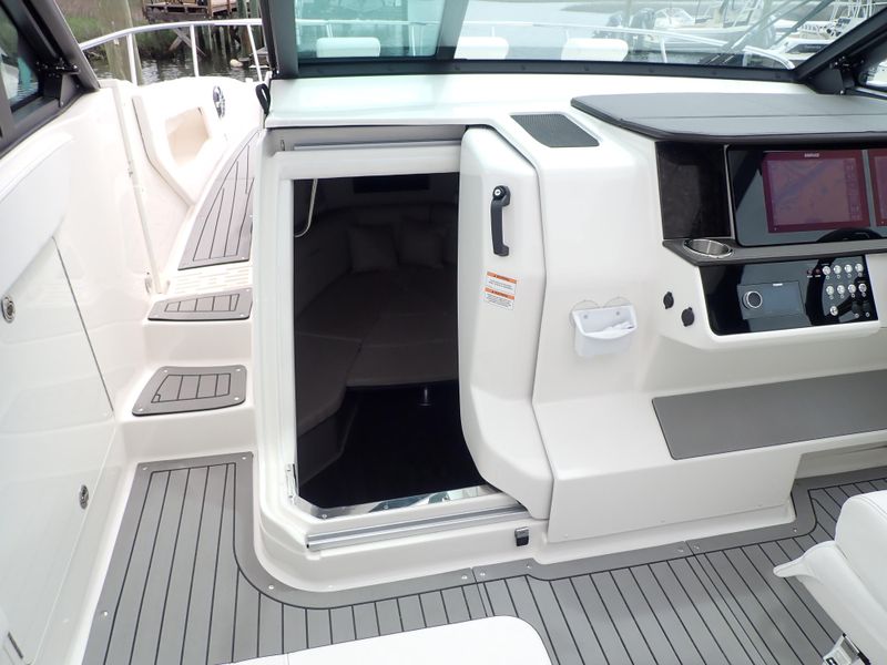 2021 Sea Ray 320 SUNDANCER COUPE OB