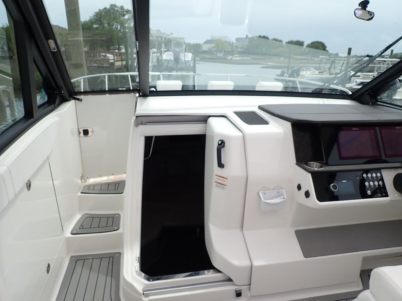 2021 Sea Ray 320 SUNDANCER COUPE OB
