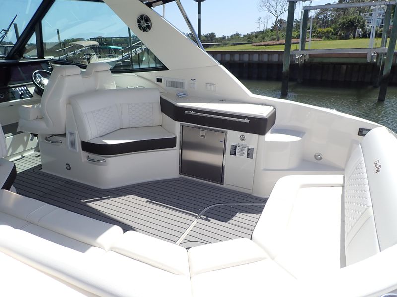 2021 Sea Ray 320 SUNDANCER COUPE OB