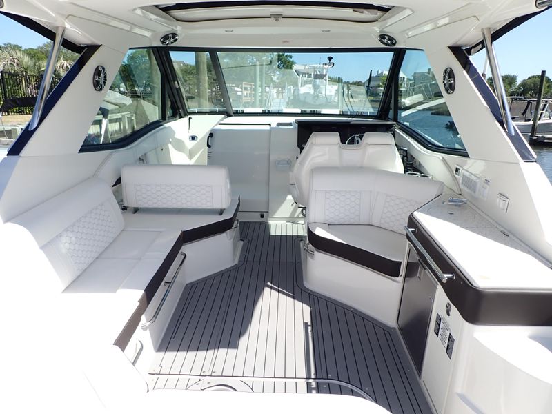 2021 Sea Ray 320 SUNDANCER COUPE OB