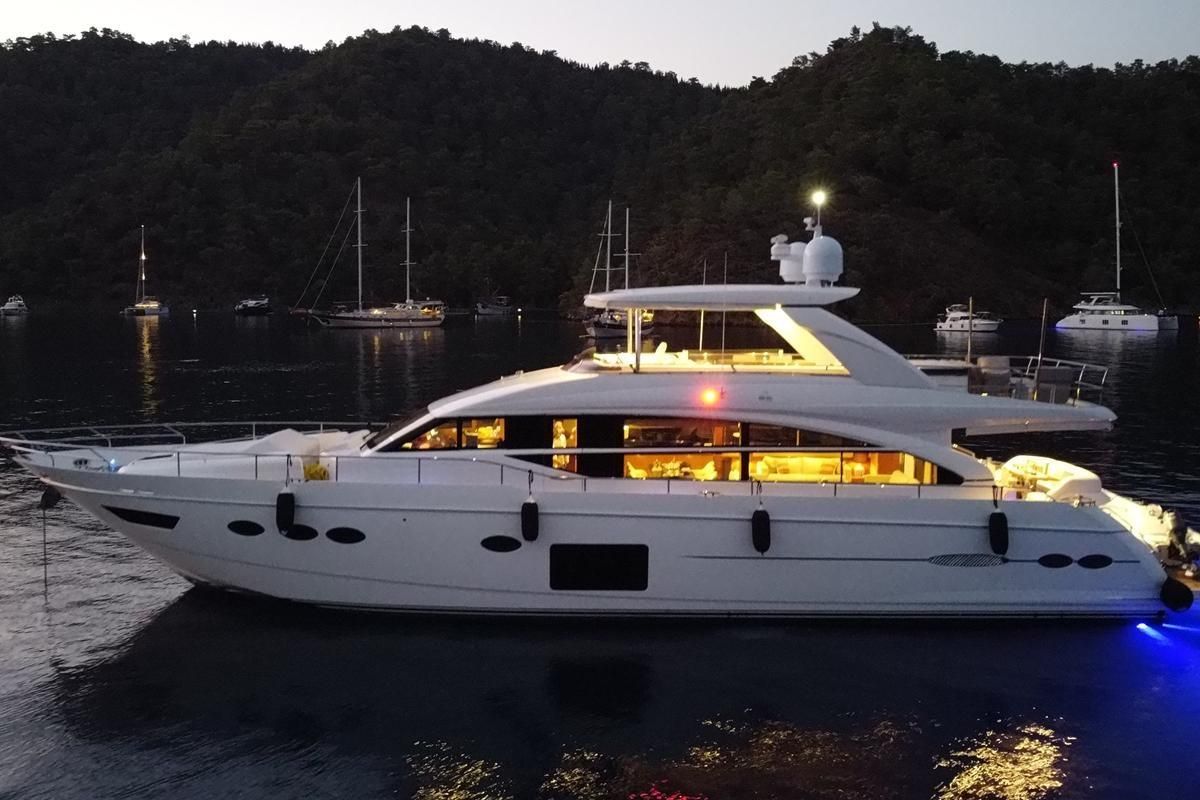 2014 Princess 83 