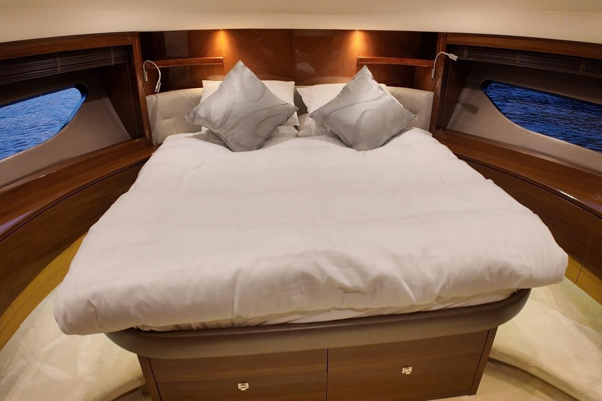 2014 Princess 83 
