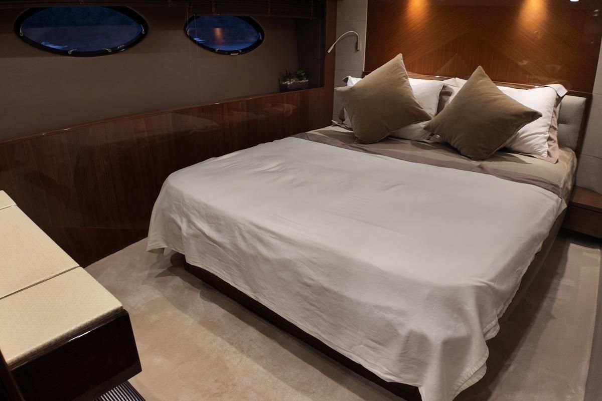 2014 Princess 83 