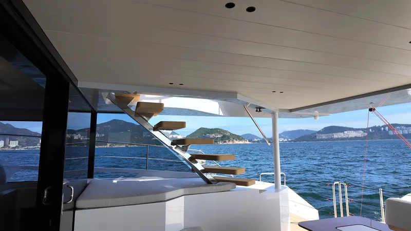 Carbon-fiber Power Catamaran Yacht Photos Pics 