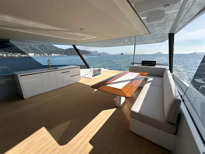 Carbon-fiber Power Catamaran Yacht Photos Pics 