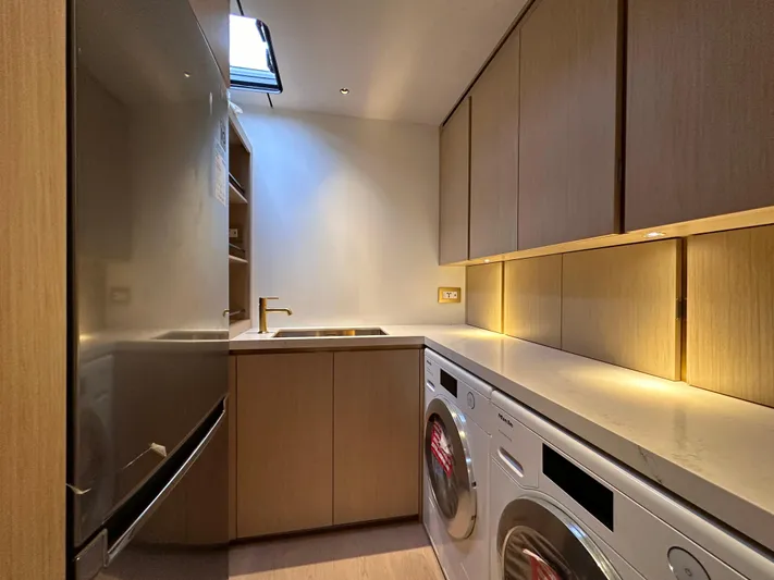 Carbon-fiber Power Catamaran Yacht Photos Pics 