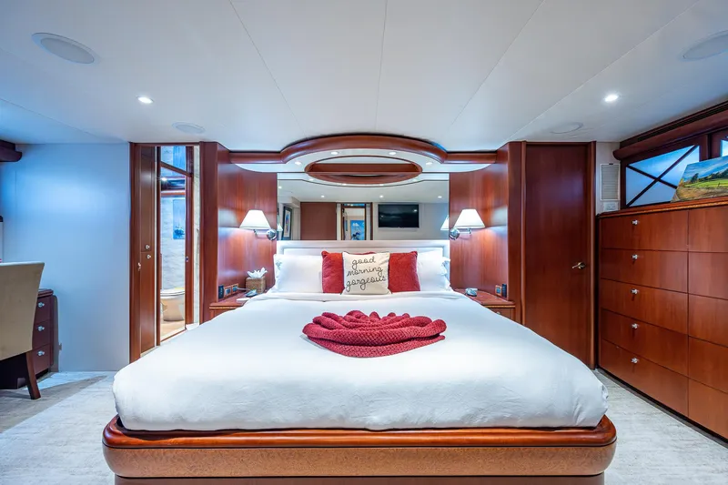 Lady Lorraine Yacht Photos Pics Luxurious master bedroom in a 2007 Cheoy Lee Bravo Flybridge Motor Yacht.