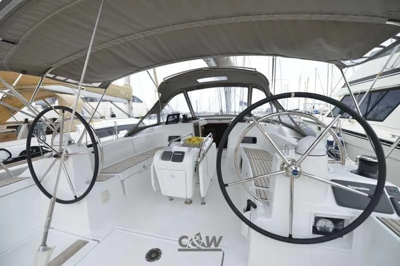  Yacht Photos Pics Sun Odyssey 469