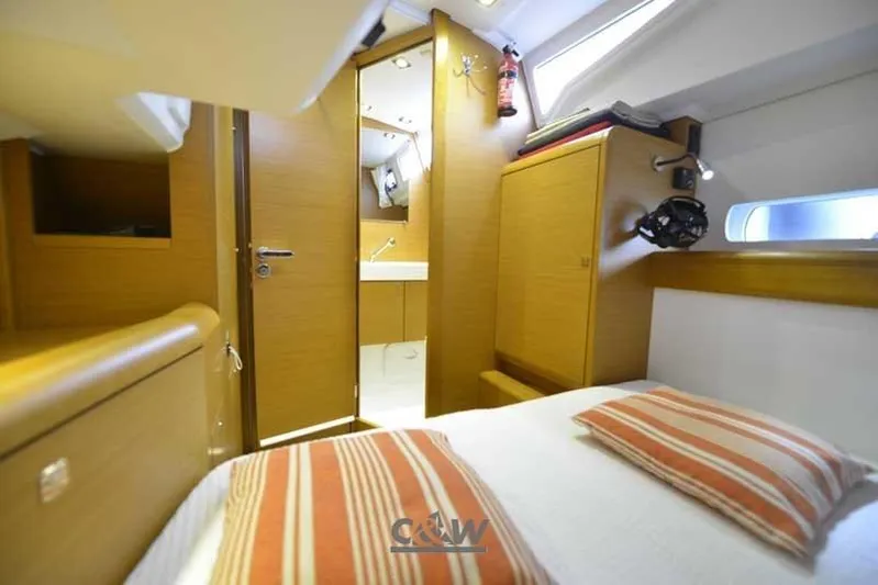  Yacht Photos Pics Sun Odyssey 469