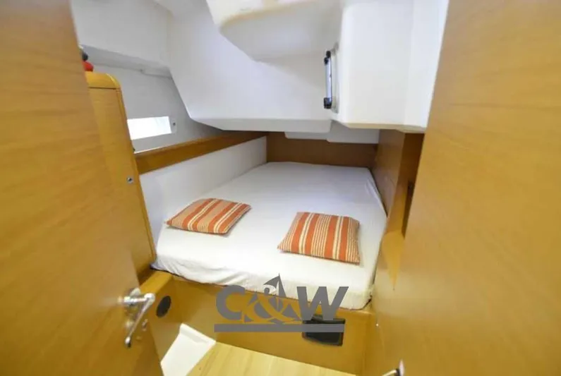  Yacht Photos Pics Sun Odyssey 469