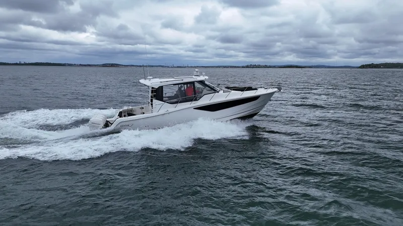  Yacht Photos Pics Boston Whaler 405 Conquest 2021 cruising on open water under cloudy skies.