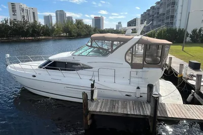 Cruisers Yachts 4450 Express Motoryacht