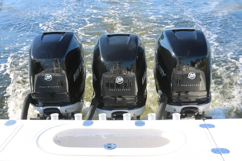 Logan's Adventure Yacht Photos Pics 2008 Venture 39 Center Console with triple Mercury outboard engines.