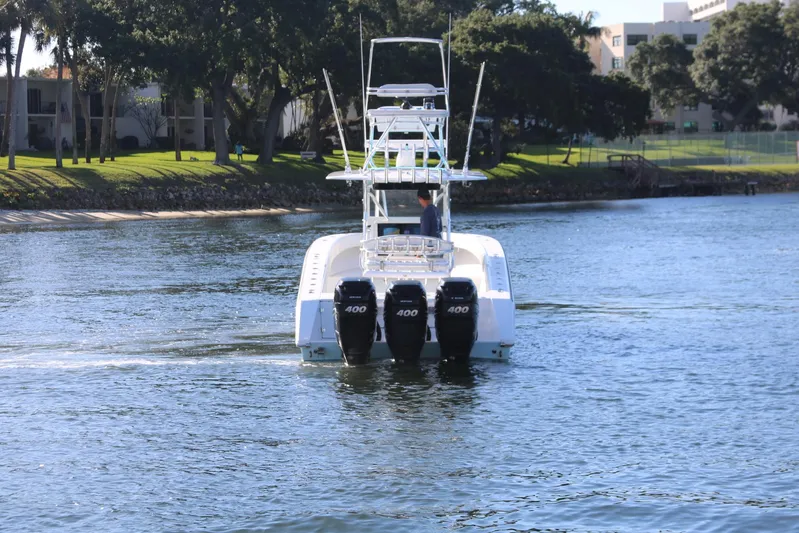Logan's Adventure Yacht Photos Pics 2008 Venture 39 Center Console boat with triple 400 HP engines on the water.