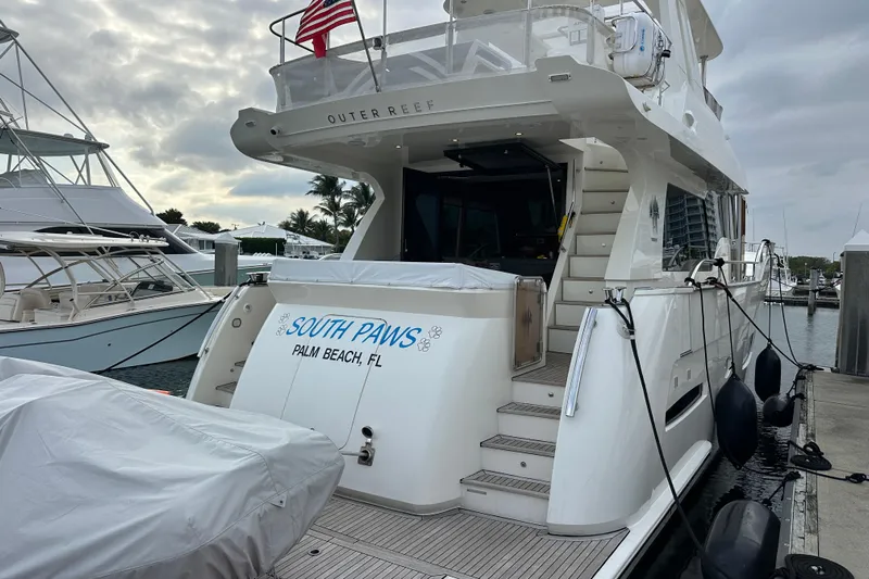 South Paws Yacht Photos Pics Outer Reef 62 SOUTH PAWS - Exterior