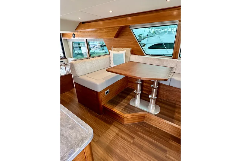 South Paws Yacht Photos Pics Outer Reef 62 SOUTH PAWS - Helm Salon